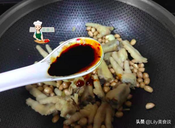 它倆一起煮是絕配，燜一燜鮮美極了，女人下飯男人下酒，越啃越香