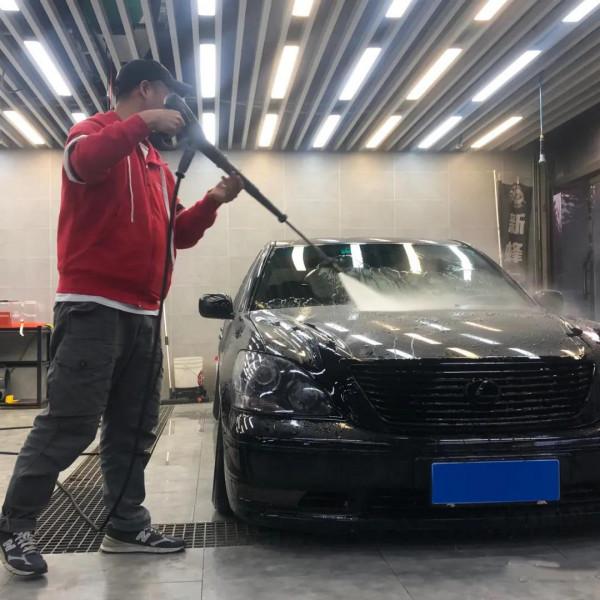 從修理廠到婚姻殿堂，夫妻共同打造低趴雷克薩斯LS430