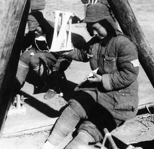 北京一女子整理養父遺物,意外發現神秘血書,揭開其隱藏56年的秘密