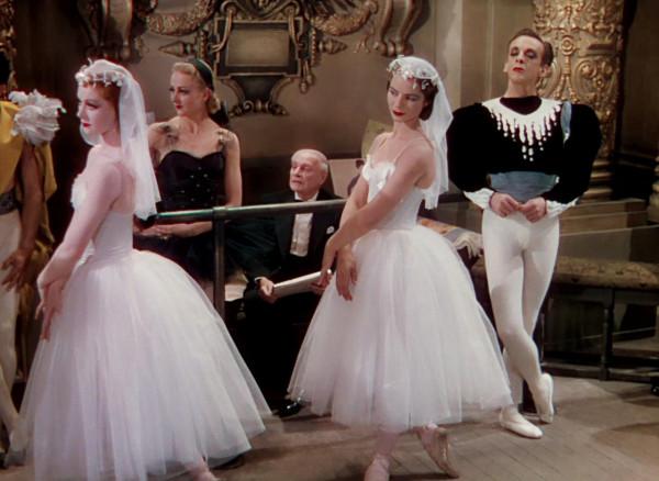 《紅菱豔》：令人驚歎的芭蕾舞服裝和層層疊疊的彩妝設計，太美了