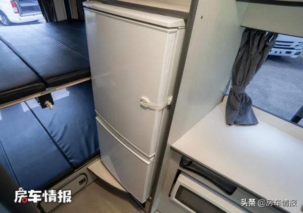 ​新款中巴房車，4.0T超強動力可睡6人，空間夠大適合全家一起遊玩