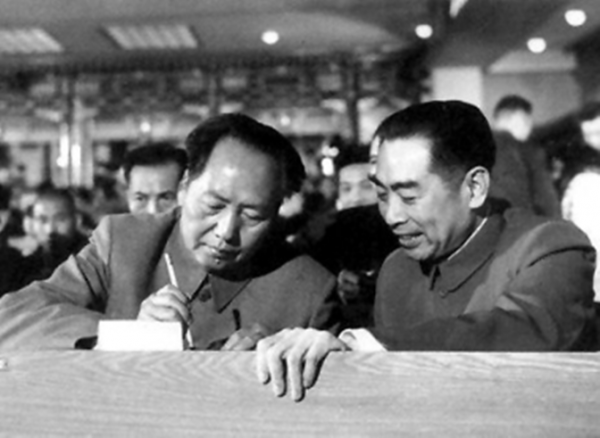 64年，一婦女見毛主席喊“伯伯”，警衛員阻攔，周總理急忙制止