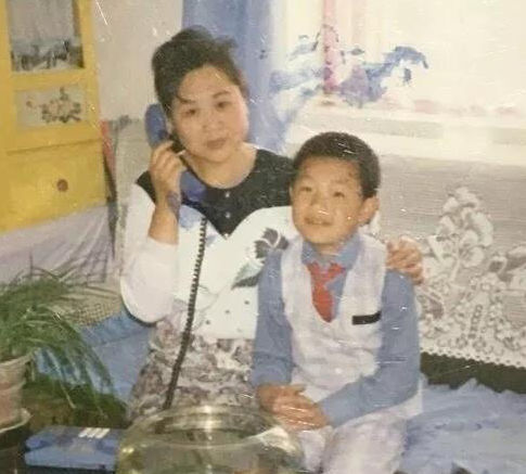 從唱歌被騙錢,到半個娛樂圈給他配戲,大鵬背後究竟有什麼人? 從唱歌被騙錢,到半個娛樂圈給他配戲,大鵬背後究竟有什麼人?