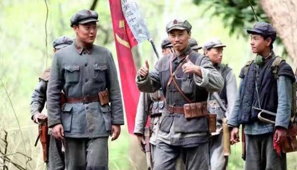 湖北一老人說自己曾是紅軍團長，沒人相信，司令親自為他證明身份