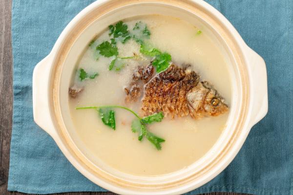 愛喝魚湯要注意,要想魚湯鮮美奶白,不能直接下鍋,切記以下2點 愛喝魚湯要注意,要想魚湯鮮美奶白,不能直接下鍋,切記以下2點