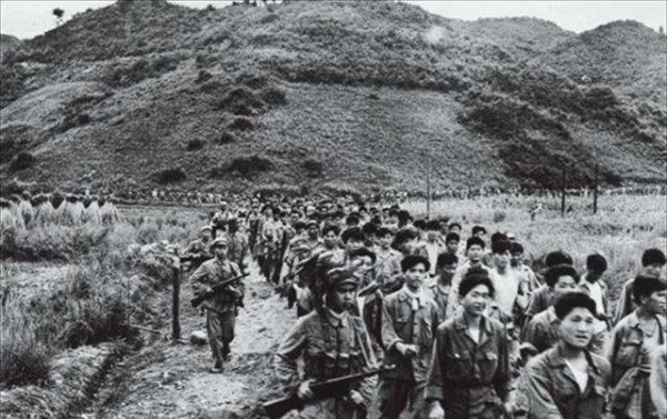 抗美援朝：猖狂的美軍炸死我國村民，志願軍怒而反擊，斃敵5000人