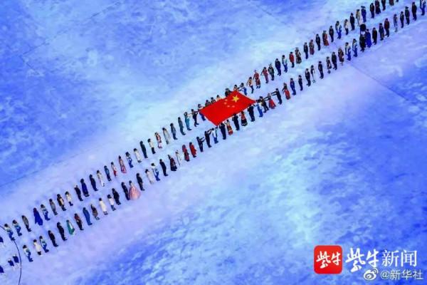 她代表全國人社系統在北京冬奧會上傳遞國旗:旗幟很輕,但肩上的責任很重 她代表全國人社系統在北京冬奧會上傳遞國旗:旗幟很輕,但肩上的責任很重