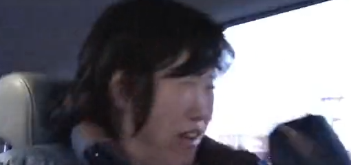 韓國兄妹街頭流浪10年，哥哥每天堅持鞋油塗臉，只因無私的親情