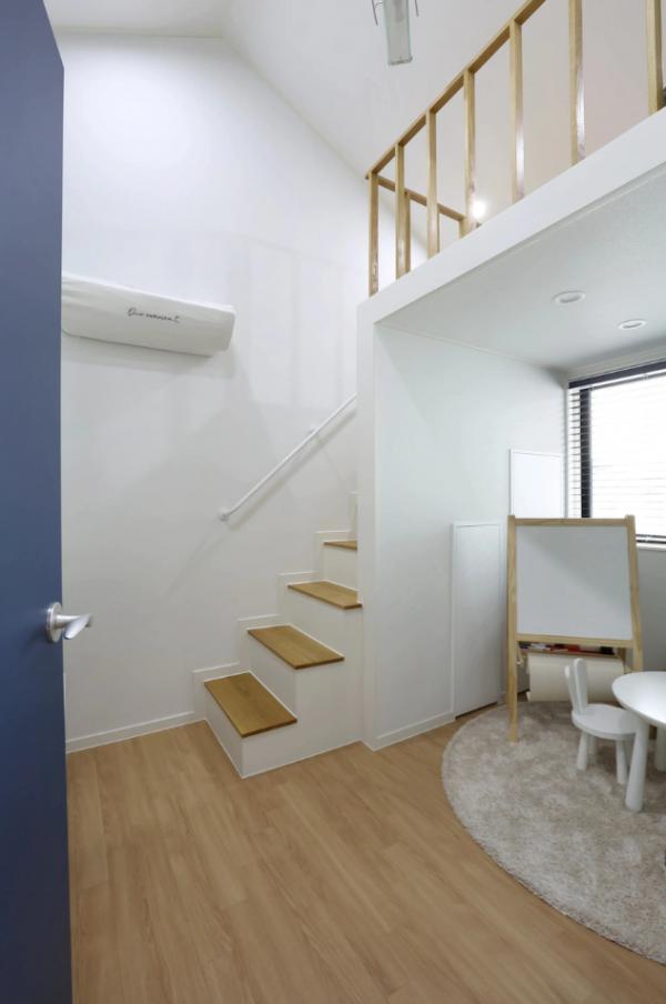 一家三口的幸福生活：住獨棟別墅上下兩層帶院子，164㎡清爽溫馨