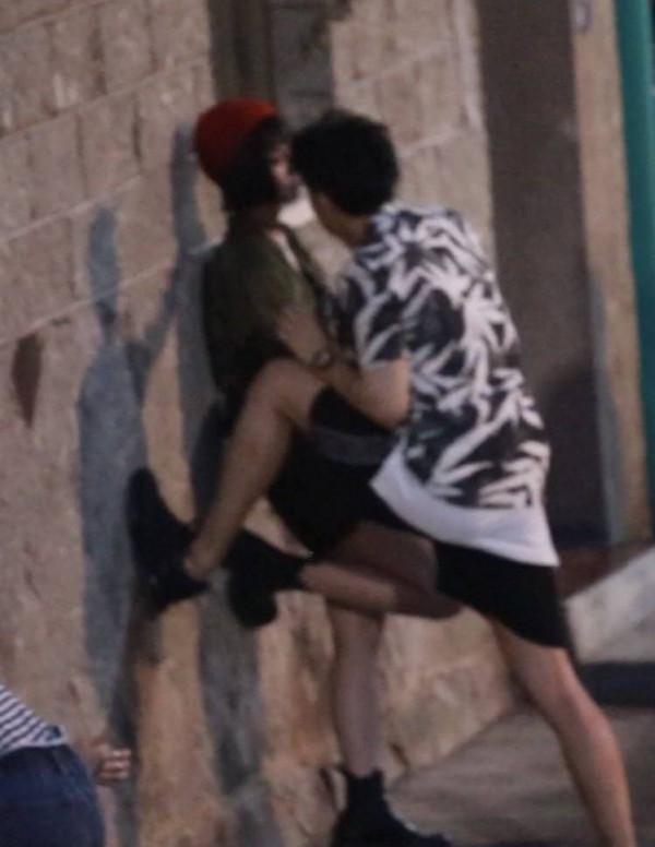 徐藝洋陷與黃子韜戀情風波後首現身 穿著粉嫩狀態佳