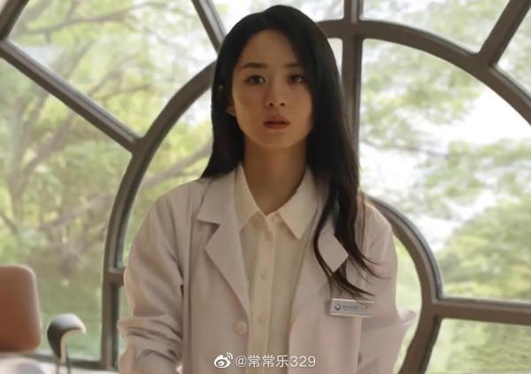 以前還再說想看趙麗穎穿白大褂演醫生,沒想到這麼快就實現了願望 以前還再說想看趙麗穎穿白大褂演醫生,沒想到這麼快就實現了願望