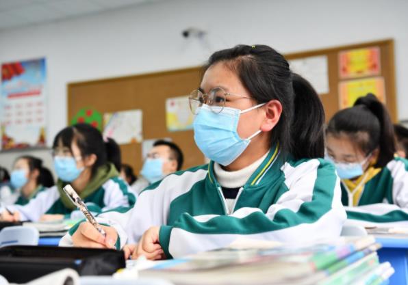 為防止學生“犯花痴”,教材編者可以有多拼?看過對比圖後才明白 為防止學生“犯花痴”,教材編者可以有多拼?看過對比圖後才明白