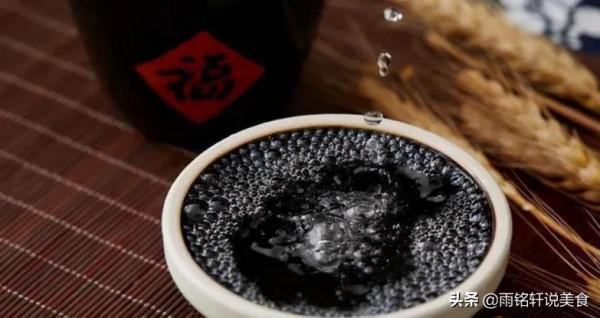 白酒瓶身帶有“1個記號”的,都是酒精勾兌酒,包裝再好也別要 白酒瓶身帶有“1個記號”的,都是酒精勾兌酒,包裝再好也別要