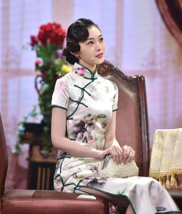 宋軼再穿旗袍錄節目，清純又嬌俏，網友：美成民國初戀的模樣