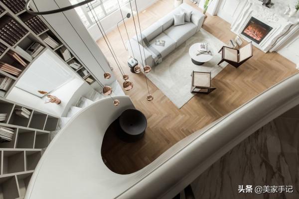 這位女主很有眼光，買下被人嫌棄的頂樓，結果裝修後被超多人羨慕