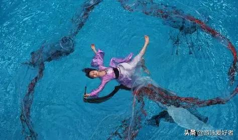 蛙泳出發、轉身後的長劃臂技術