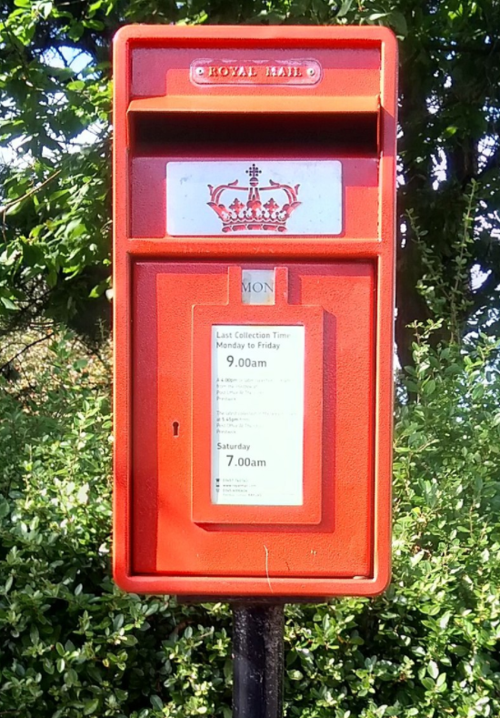 英國有很多種王冠，蘇格蘭王冠已不佩戴，一名公爵專門負責持冠