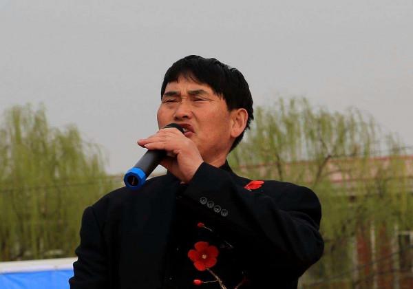 “大衣哥”書法1個字賣5萬,為何不繼續撈金,成為下一個趙忠祥? “大衣哥”書法1個字賣5萬,為何不繼續撈金,成為下一個趙忠祥?