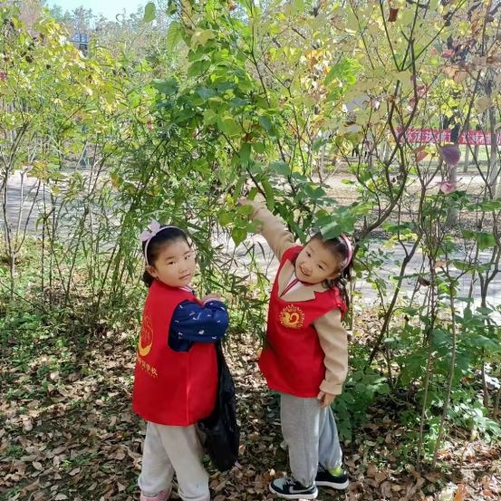 「培育和踐行社會主義核心價值觀」寬城第二幼兒園開展我帶文明同行徒步秋遊活動