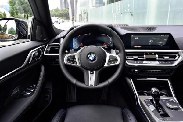 寶馬4系四門轎跑正式上市，價格略微上漲，售價37.38萬起