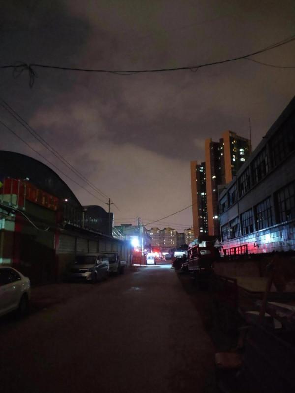 今年出的榮耀50和3年前的小米8在AI模式下拍夜景看誰的效果更好? 今年出的榮耀50和3年前的小米8在AI模式下拍夜景看誰的效果更好?