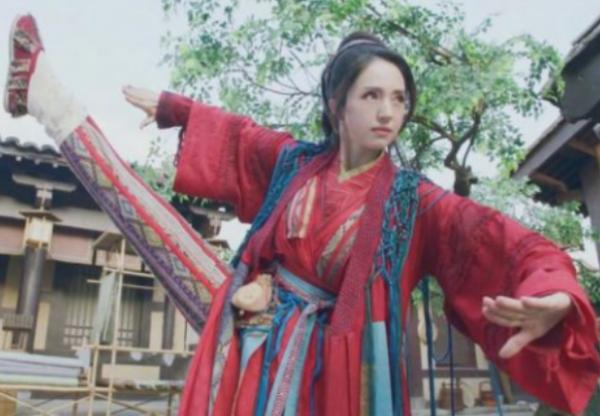 酷似雙胞胎合體！董璇佟麗婭曬合影過中秋：有愛的人就要在一起