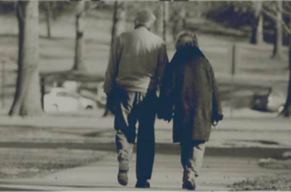 賣掉房子和車子，帶絕症妻子周遊全國：為讓妻子笑，他有多拼？