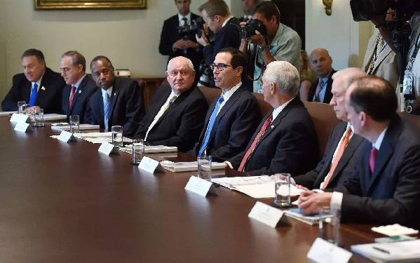 1997年香港迴歸，英國降下國旗後，為何會間隔5秒才升起五星紅旗