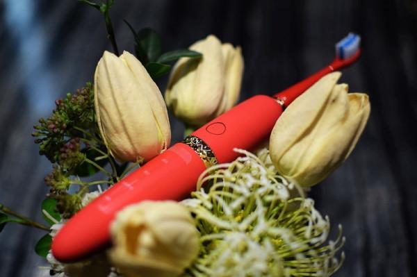 顏值超高 由內至外的清潔 TCL XESS D3光波智慧牙刷 顏值超高 由內至外的清潔 TCL XESS D3光波智慧牙刷