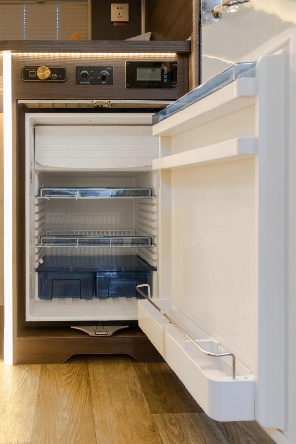 對稱式拓展結構 智慧語音控制 亞特新一代尊領DT打造不平凡 對稱式拓展結構 智慧語音控制 亞特新一代尊領DT打造不平凡