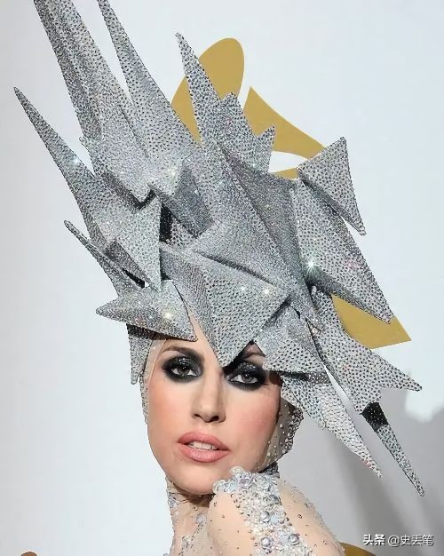 2012年他用190元買下一個舊包包，半年後價格漲到了220萬