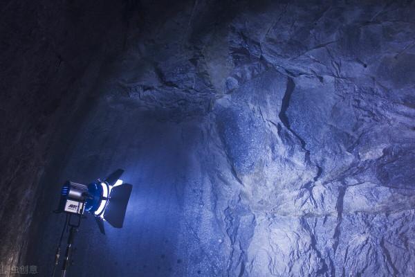 5男3女一起進山遊玩，下山離開時只有7人，保安：有點不對勁