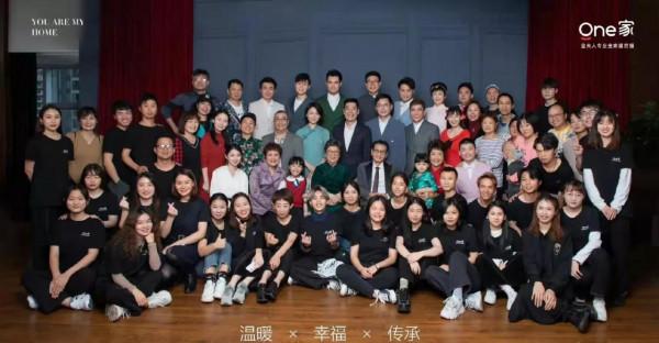 《外來媳婦本地郎》拍復古時裝全家福,康伯康嬸又回來了 《外來媳婦本地郎》拍復古時裝全家福,康伯康嬸又回來了