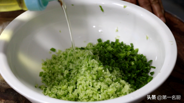 快過年了，教你5種炸年貨做法，學會多備一些，炒菜燉湯都不錯