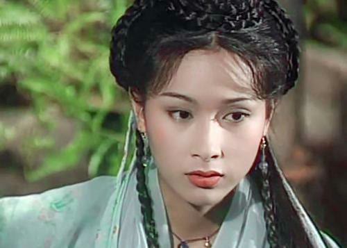 47歲楊恭如保養得真好，穿白色紗裙好溫柔，容貌氣質還是當年模樣