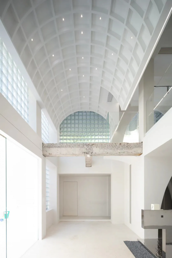 杭州民宿圈又一新作!270°落地玻璃躺看茶園,私享西湖邊避世秘境 杭州民宿圈又一新作!270°落地玻璃躺看茶園,私享西湖邊避世秘境