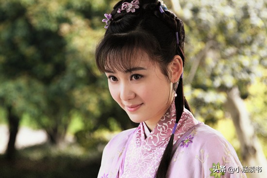 紅樓夢：一個丫環意外之死，揭開寶釵為嫁寶玉做過的一件隱秘醜事