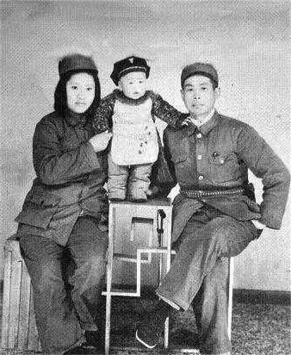 強渡大渡河的18勇士，為何無人傷亡？這位土佬當記首功