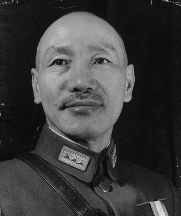 1946年,一國軍少將拿槍威脅地下黨員:幫我傳份情報給葉劍英 1946年,一國軍少將拿槍威脅地下黨員:幫我傳份情報給葉劍英