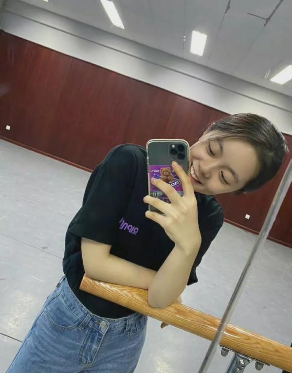 趙今麥中戲期末合影