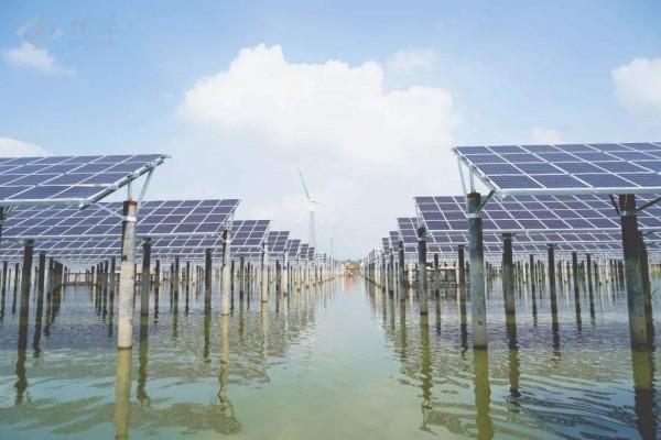 一邊養魚一邊發電，中國建亞洲最大水上發電站，18個鳥巢面積大小