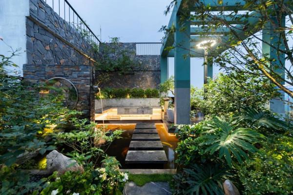 住頂樓的好處:獨享110㎡大露臺規劃成庭院,其他人只有羨慕的份 住頂樓的好處:獨享110㎡大露臺規劃成庭院,其他人只有羨慕的份