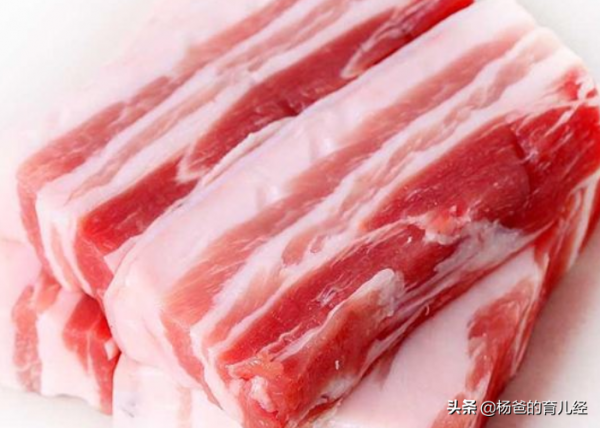 五花肉這樣吃太美味,搭配芹菜和豆腐,營養又解饞,孩子特愛吃 五花肉這樣吃太美味,搭配芹菜和豆腐,營養又解饞,孩子特愛吃