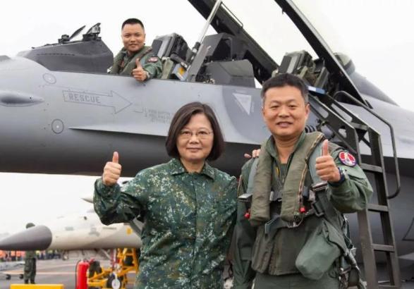 24小時內召集21.5萬兵力?臺青年:“送死你們去,繡紅旗我來” 24小時內召集21.5萬兵力?臺青年:“送死你們去,繡紅旗我來”