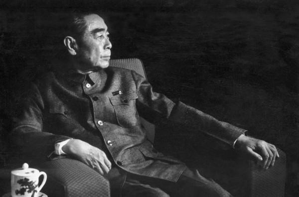 一天，鄧穎超接到&OpenCurlyDoubleQuote;找周太太&rdquo;的電話，她回答說：沒有這個人