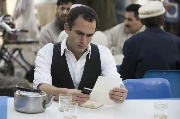 重讀《追風箏的人》：看到阿富汗街頭，我看清了4個生活真相