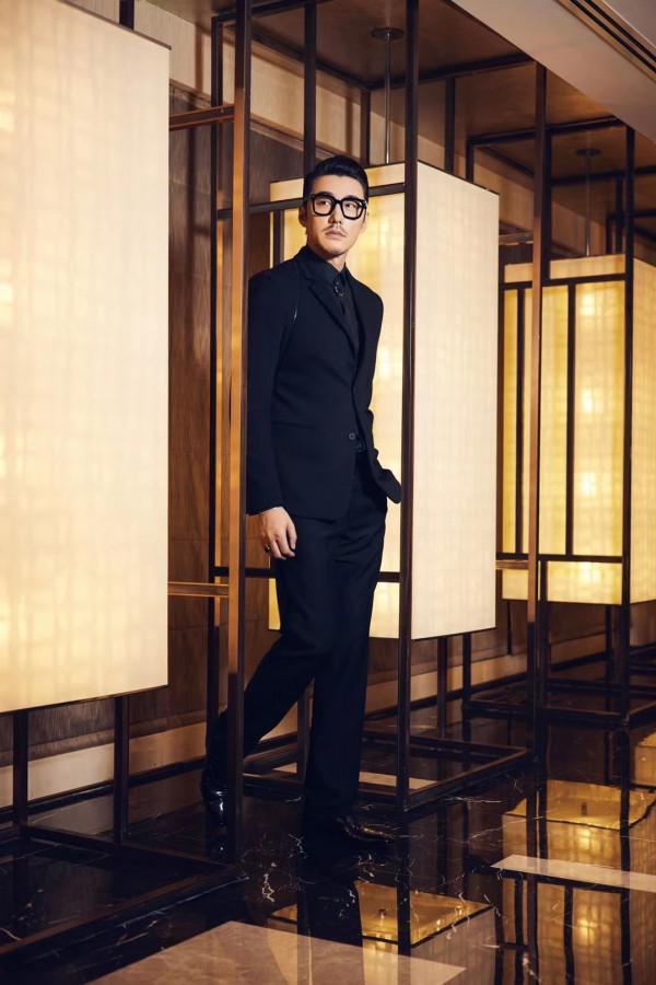 胡兵榮獲2021時尚傑出成就獎,主持人尼格買提:你怎麼不會老 胡兵榮獲2021時尚傑出成就獎,主持人尼格買提:你怎麼不會老