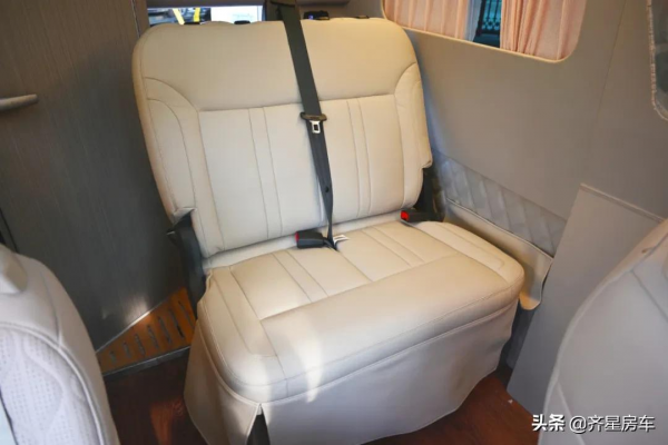 新全順低頂2+2+2佈局，滿足一家六口出行，兼顧通勤代步商務旅遊