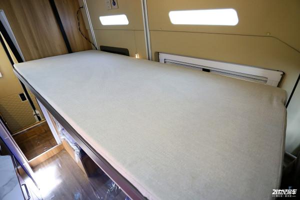 B型房車裡少見的3張床！內外兼修，順之旅V90後置廚衛版