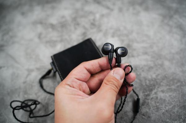 效能外翻的項圈藍芽：創新Aurvana Trio Wireless評測